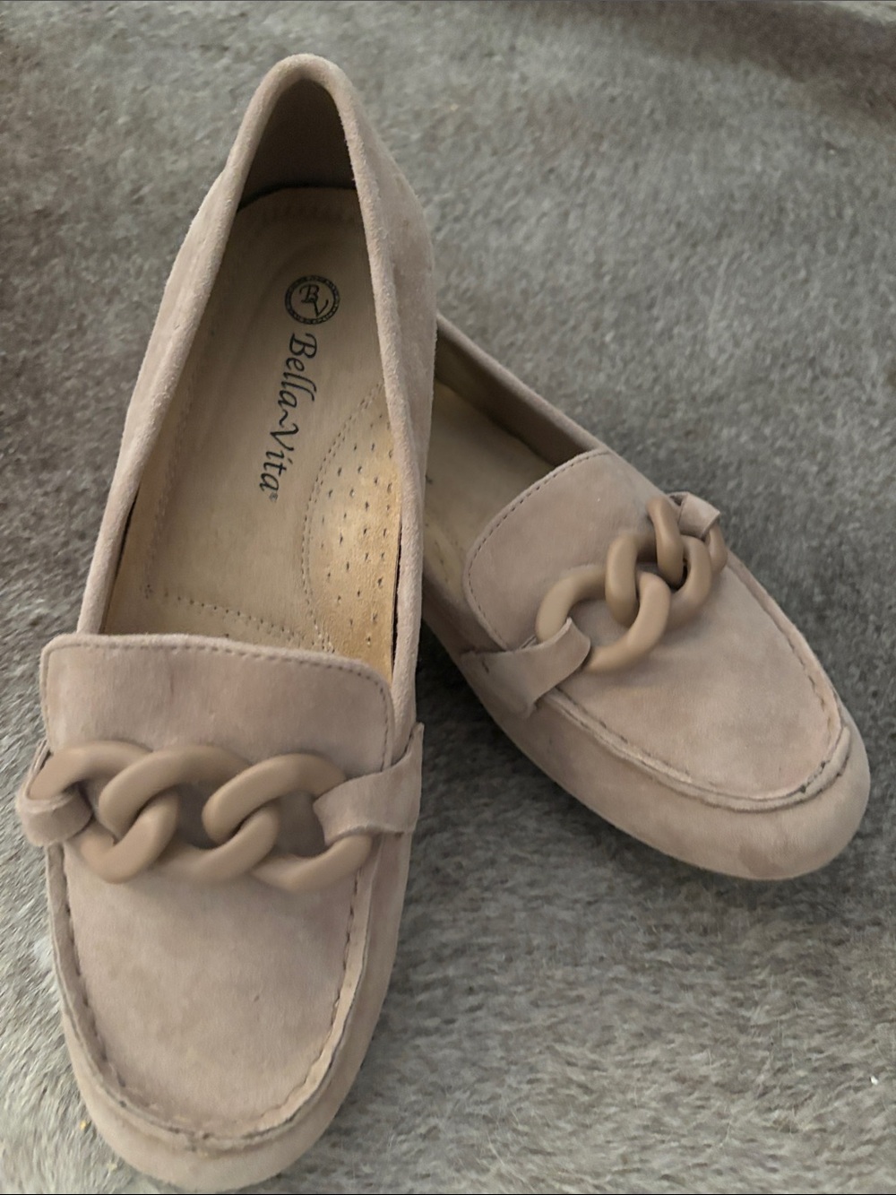 Bella Vita Beige Suede Chain Link Loafers - Size 7.5W EUC